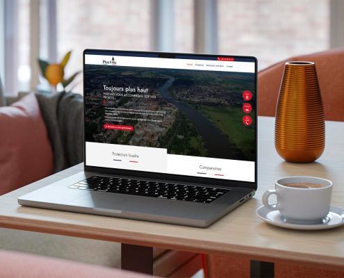 Mockup du nouveau site internet de Plus Hô spécialisé dans la protection foudre et l'entretien ainsi que la protection des campanaires.